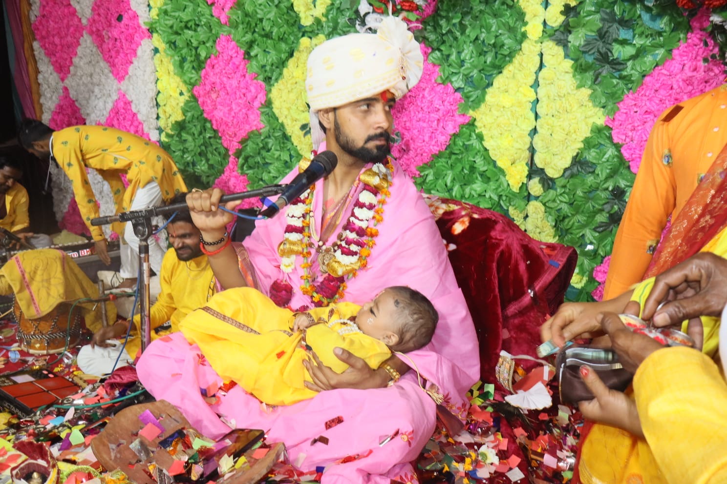 ग्राम धरमपुरा भेड़ाघाट में श्रीकृष्ण जन्मोत्सव की धूम नंद के आनंद भयो, जय कन्हैया लाल की… भजनों से गुंजायमान हुआ कथा पांडाल