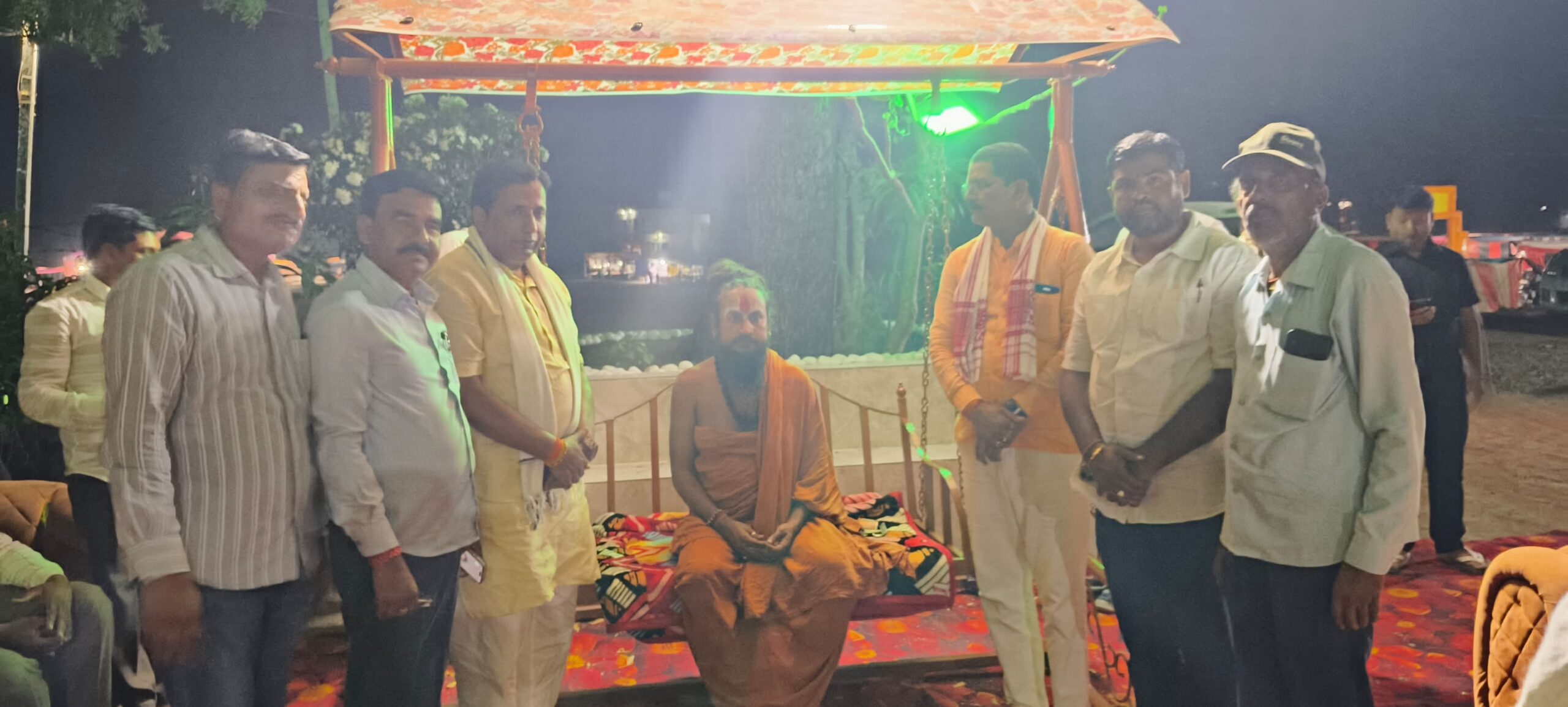 कथा वाचक विपिन बिहारी महाराजजी से विधायक नागेश ने लिया आशीर्वाद